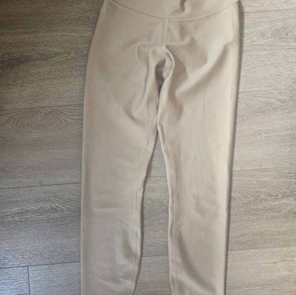 ALO Yoga Beige Leggings - Picture 3 of 9